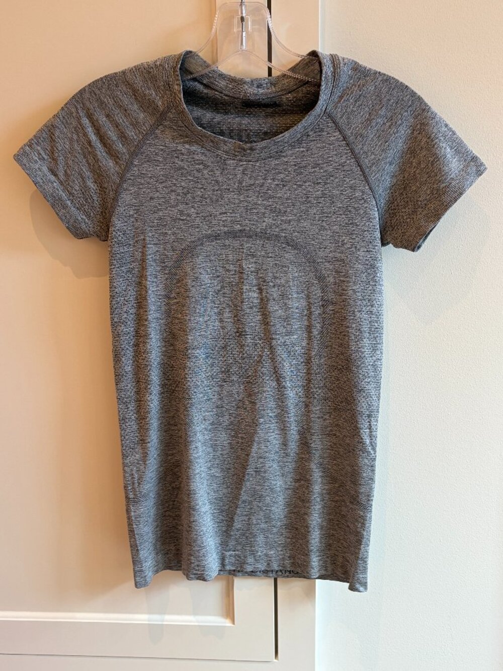 lululemon Swiftly Tech Short-Sleeve Shirt 2.0 Hip Length - size 4 GRAY
